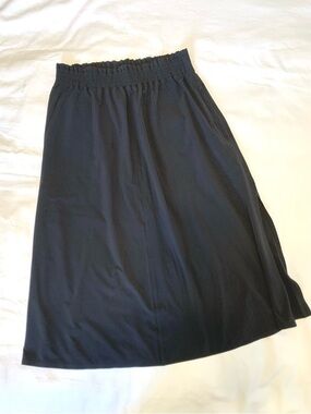Athleta Black MIDI Skirt. Size Small